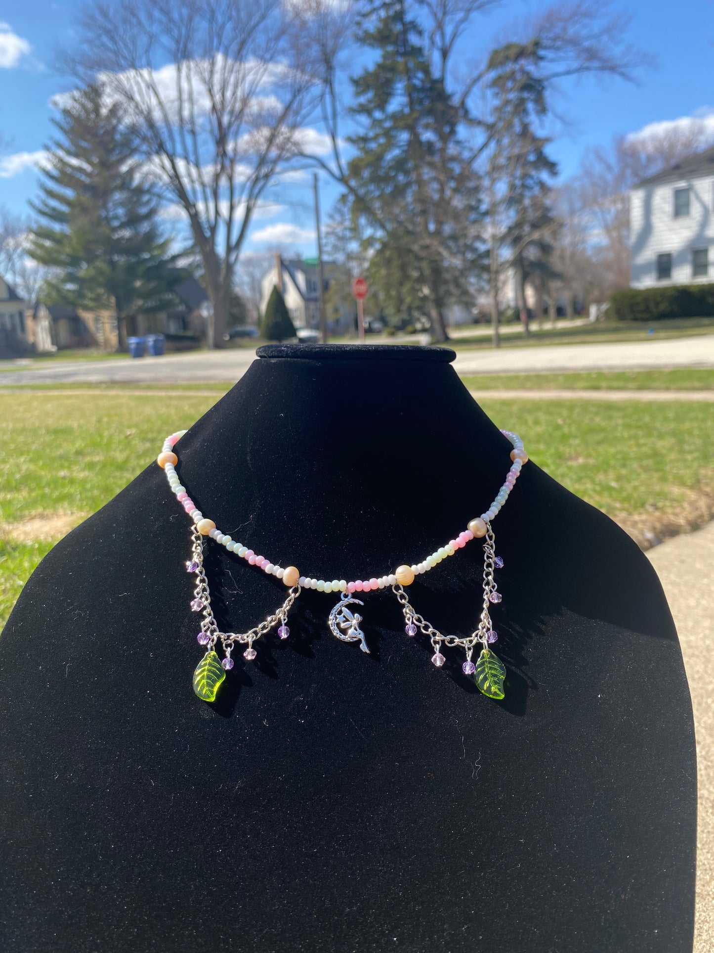 The Lily necklace